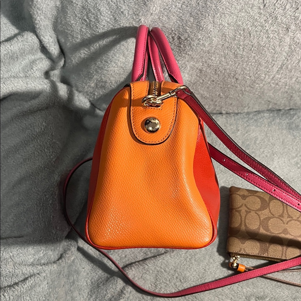 Colorful Coach Set - Picture 5 of 13